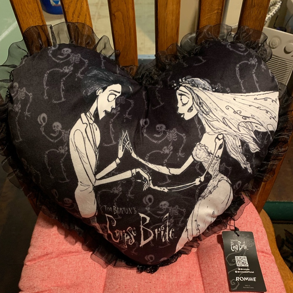 SOLD❤️Corpse Bride Black heart throw pillow NWT